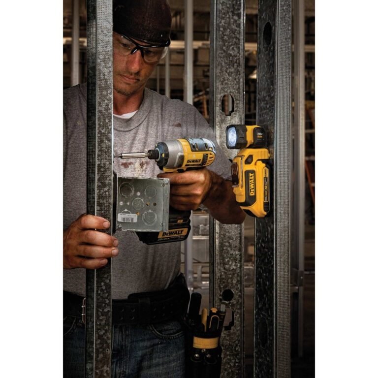 Dewalt DCL044 20V MAX 160 Lumen LED Handheld Worklight
