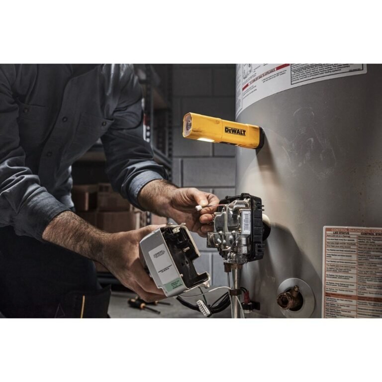 DeWalt DCL183 1000 Lumen USB-C Rechargeable LED Flashlight