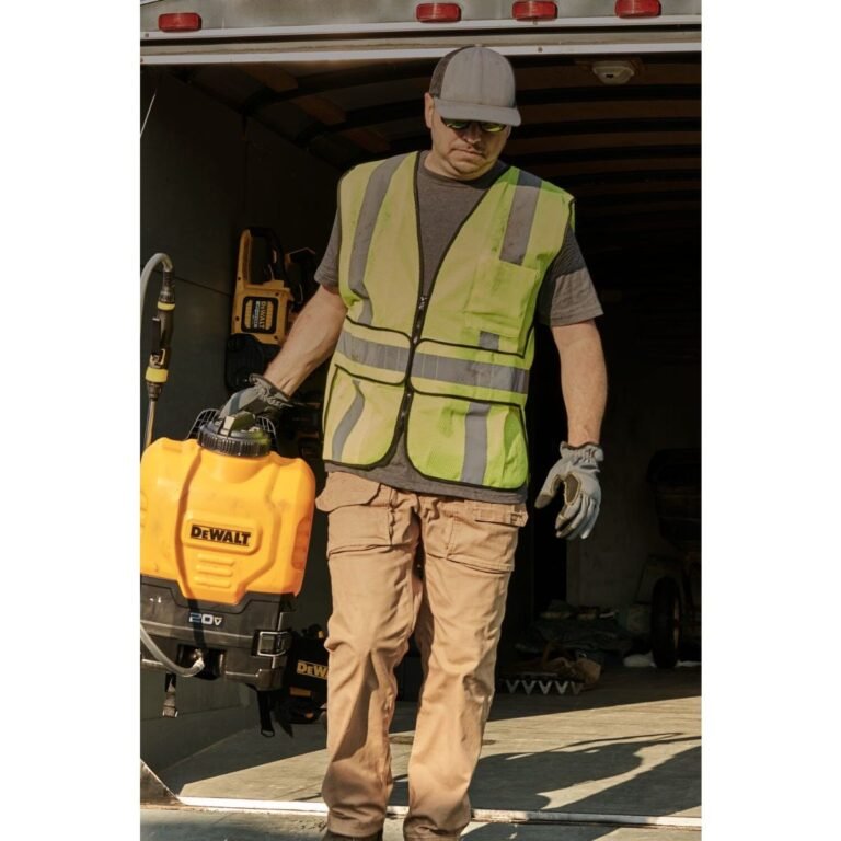 DeWalt DXSP190681B 20V MAX 4-Gallon Backpack Sprayer, Tool Only