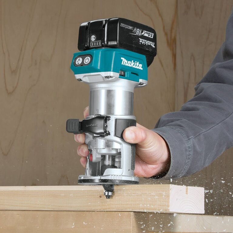 Makita XTR01T7 18V LXT Lithium-Ion Brushless Cordless Compact Router Kit (5.0Ah)