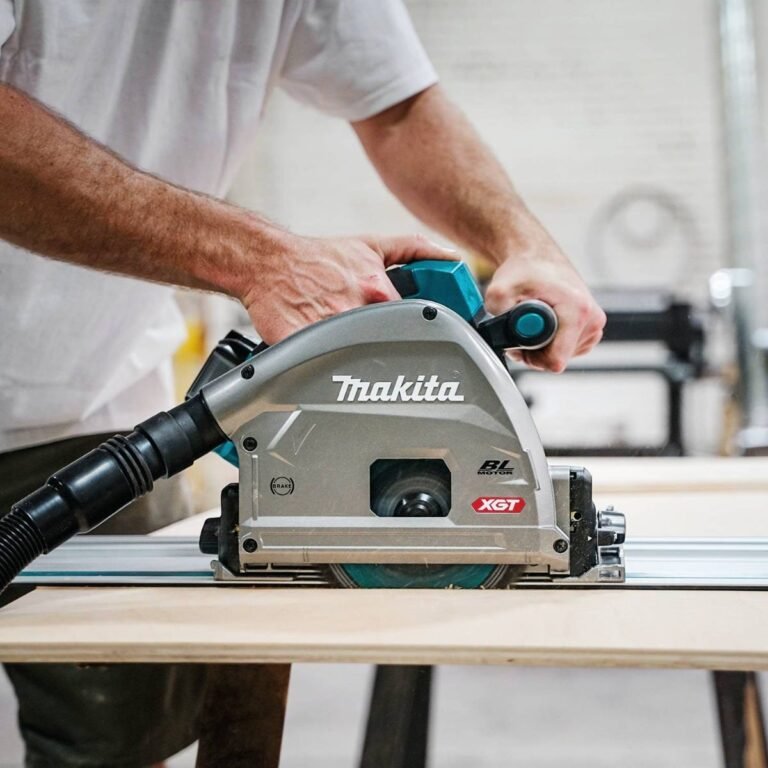 Makita GPS01M1J 40V max XGT Brushless 6-1/2″ AWS Plunge Track Saw 4.0Ah Kit