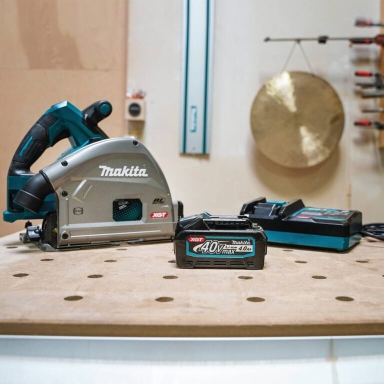 Makita GPS01M1J 40V max XGT Brushless 6-1/2″ AWS Plunge Track Saw 4.0Ah Kit