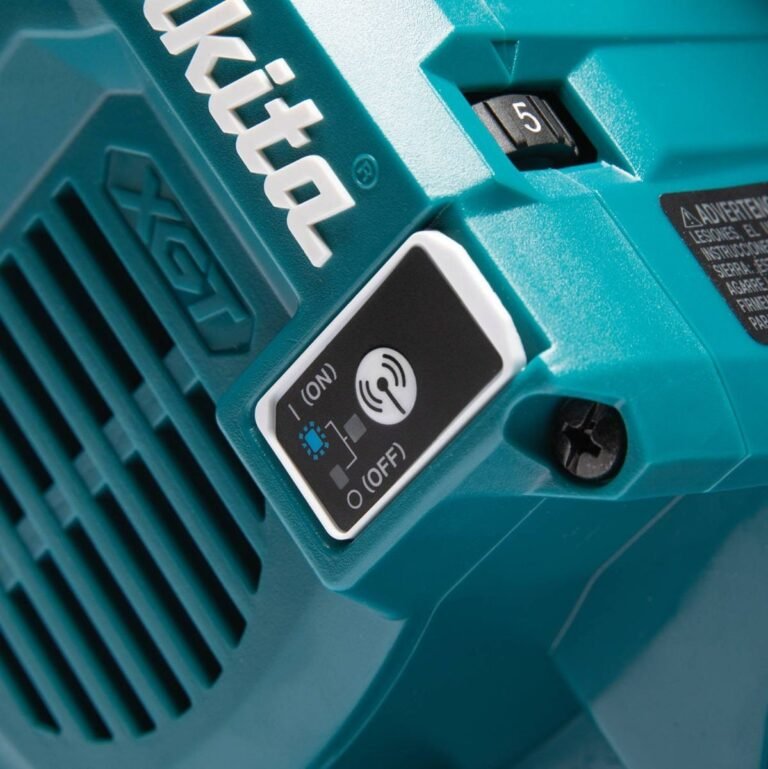 Makita GPS01M1J 40V max XGT Brushless 6-1/2″ AWS Plunge Track Saw 4.0Ah Kit