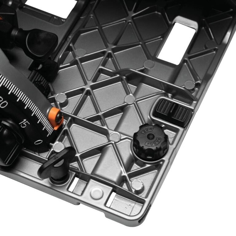 Makita GPS01M1J 40V max XGT Brushless 6-1/2″ AWS Plunge Track Saw 4.0Ah Kit