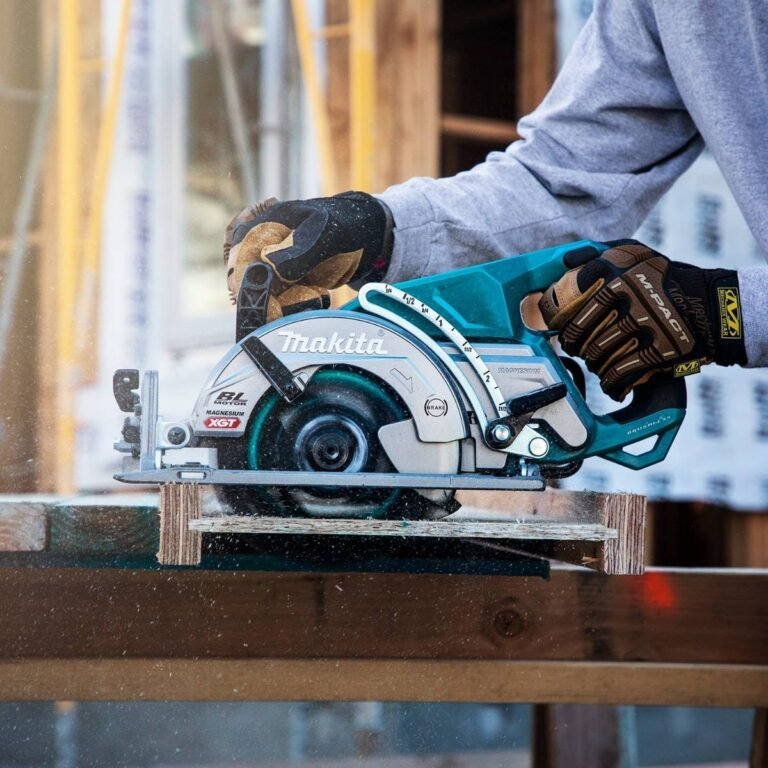 Makita GSR01M1 40V max XGT Brushless Cordless Rear Handle 7-1/4″ Circular Saw Kit (4.0Ah)