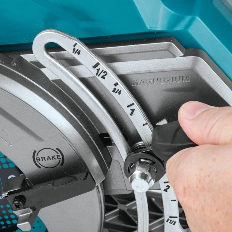 Makita GSR01M1 40V max XGT Brushless Cordless Rear Handle 7-1/4″ Circular Saw Kit (4.0Ah)