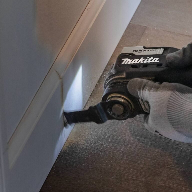 Makita XMT04ZB 18V LXT Lithium-Ion Sub-Compact Brushless Cordless StarlockMax Oscillating Multi-Tool, Tool Only