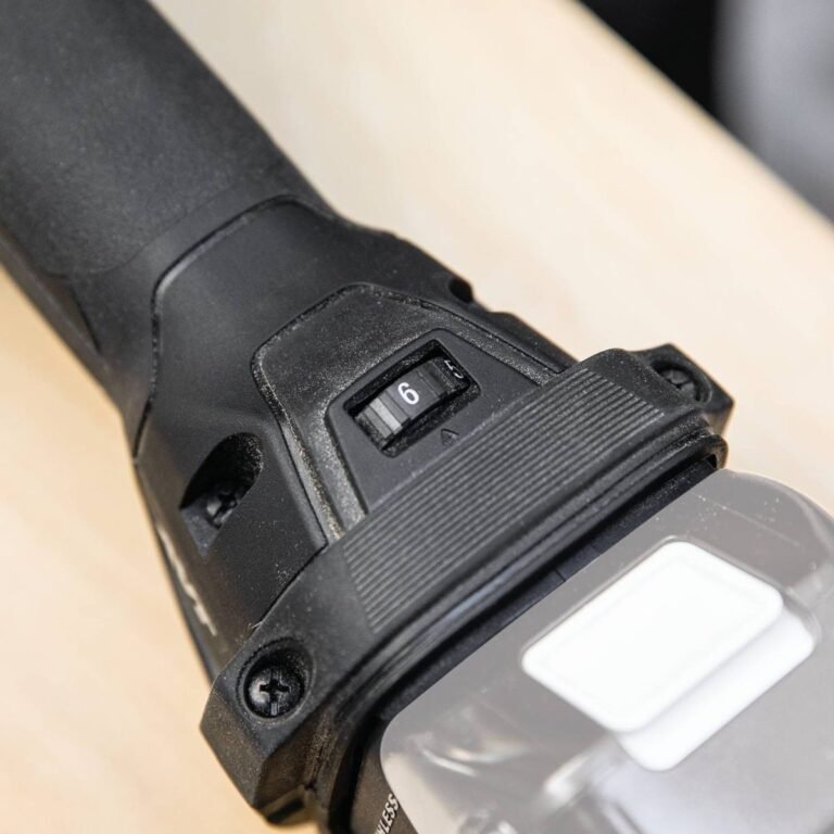 Makita XMT04ZB 18V LXT Lithium-Ion Sub-Compact Brushless Cordless StarlockMax Oscillating Multi-Tool, Tool Only