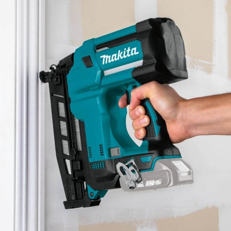 Makita XNB02Z 18V LXT Lithium-Ion Cordless 2-1/2″ Straight Finish Nailer, 16 Ga., Tool Only