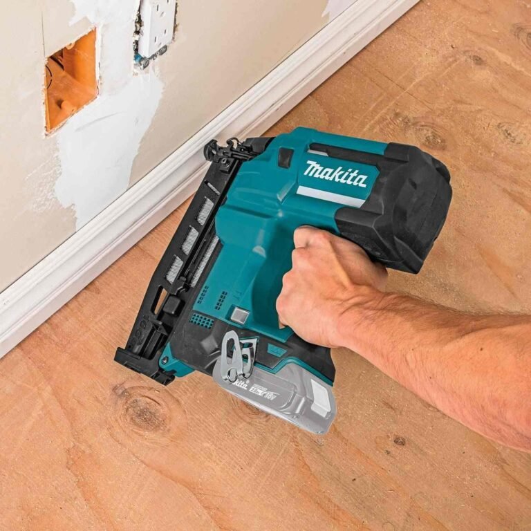 Makita XNB02Z 18V LXT Lithium-Ion Cordless 2-1/2″ Straight Finish Nailer, 16 Ga., Tool Only