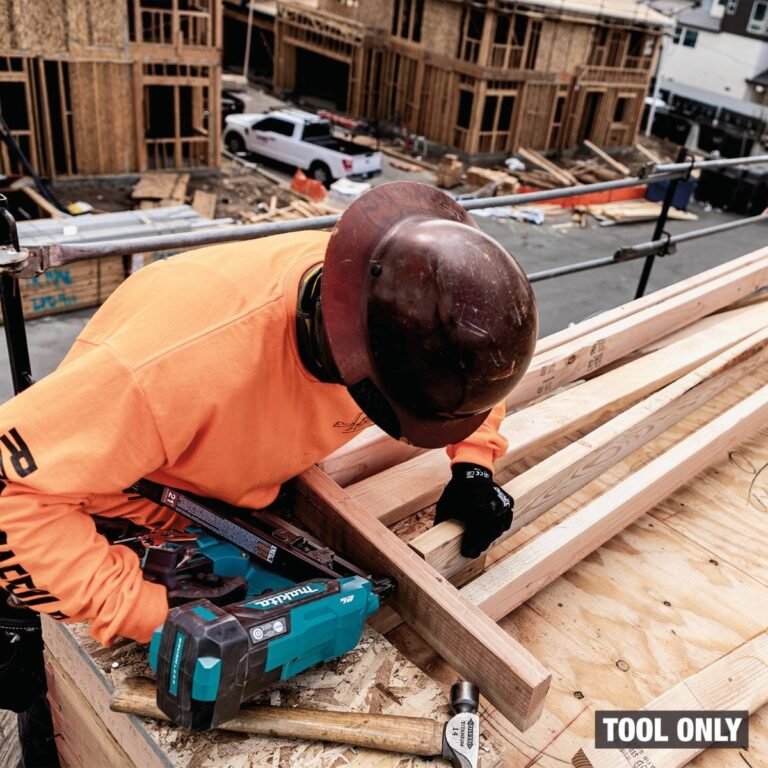 Makita XNB03Z 18V LXT Cordless 21-Degree Full Round Head 3-1/2-in. Framing Nailer, Tool Only