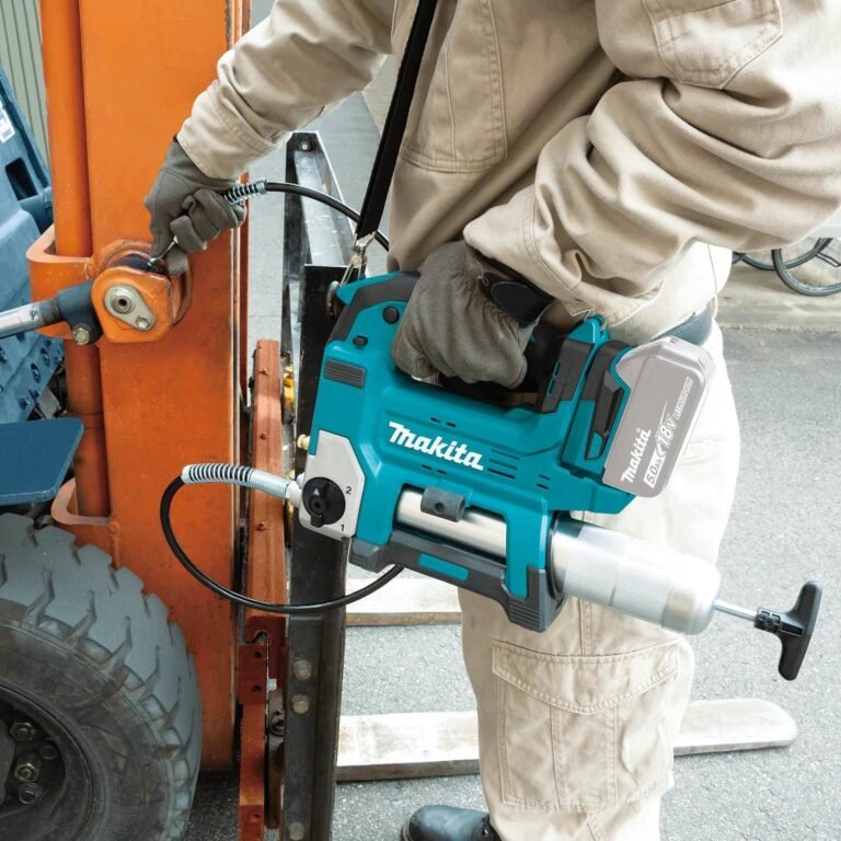 Makita XPG01Z 18V LXT Lithium-Ion Cordless Grease Gun, Tool Only