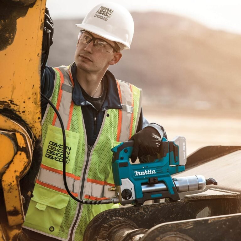 Makita XPG01Z 18V LXT Lithium-Ion Cordless Grease Gun, Tool Only