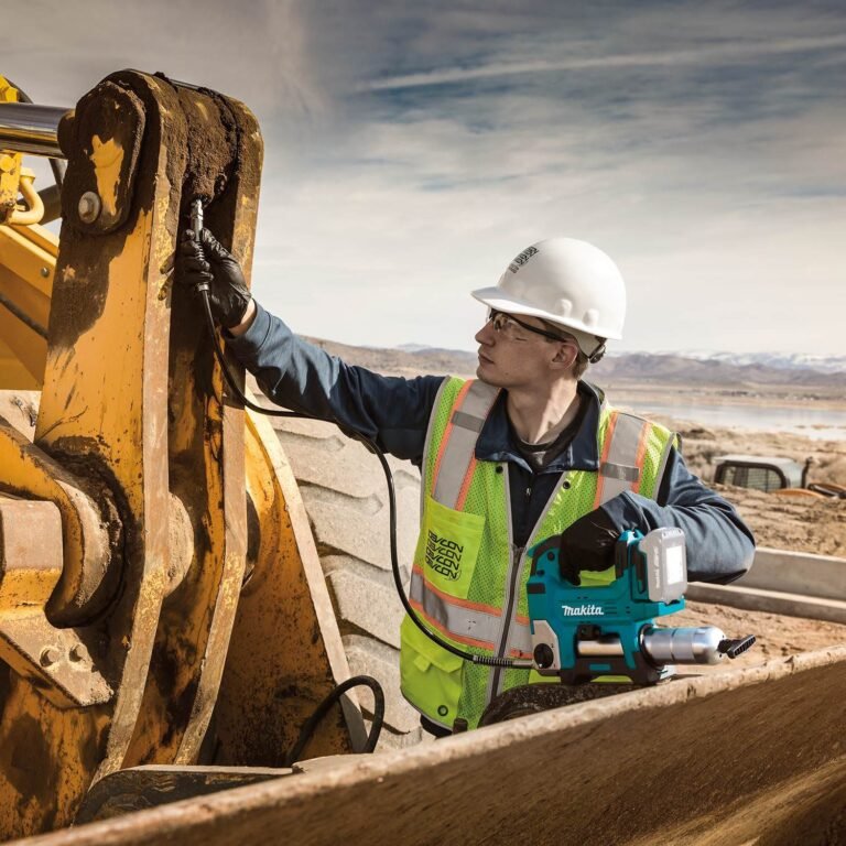 Makita XPG01Z 18V LXT Lithium-Ion Cordless Grease Gun, Tool Only