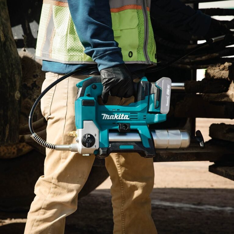 Makita XPG01Z 18V LXT Lithium-Ion Cordless Grease Gun, Tool Only