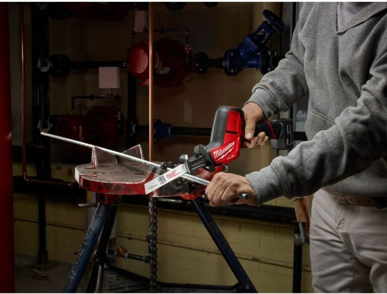 Milwaukee 2520-21XC M12 FUEL Brushless Hacksaw Reciprocating Sawzall 4.0Ah Kit