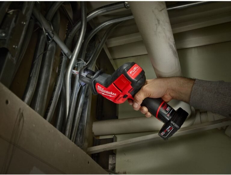Milwaukee 2520-21XC M12 FUEL Brushless Hacksaw Reciprocating Sawzall 4.0Ah Kit
